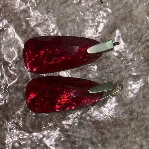 Kendra Scott Earrings - Picture 1 of 1